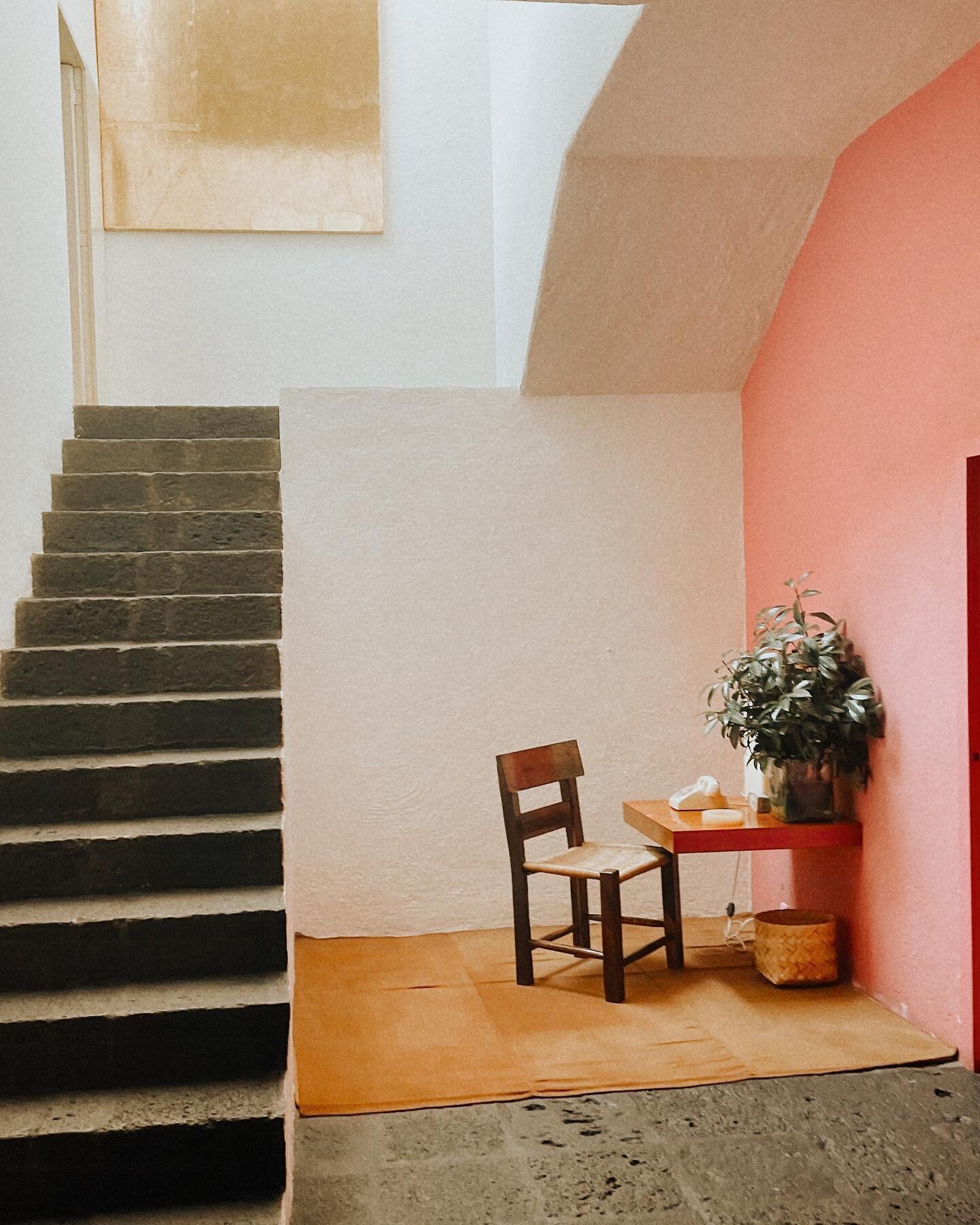 What interior dreams are made of. 😍

Visited the Lu&iacute;s Barrag&aacute;n house yesterday here in CDMX, and it was a dream. If you&rsquo;re unfamiliar, Barrag&aacute;n was a Mexican architect and engineer, and recipient of the Pritzker Prize, the