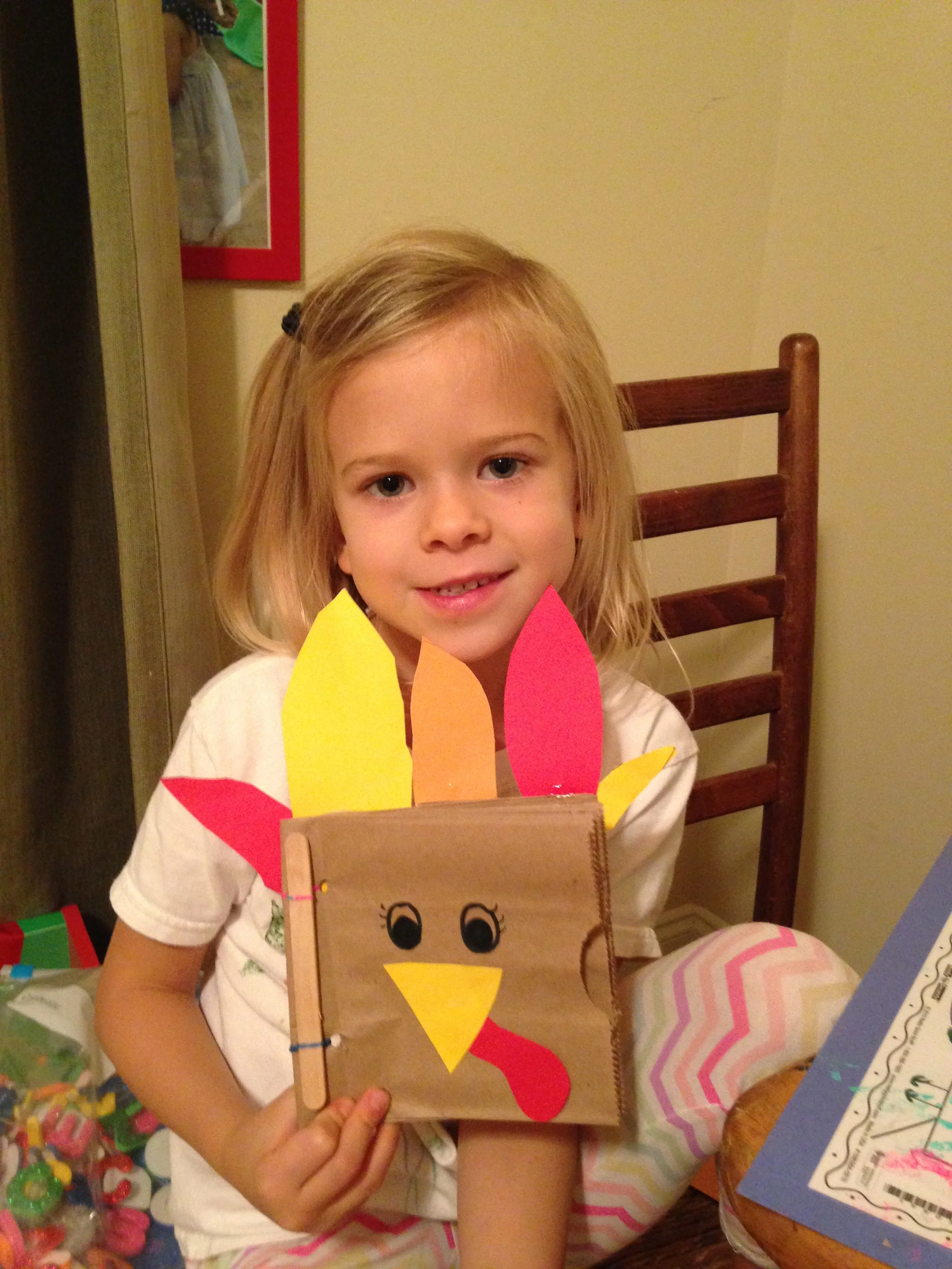 Fun thankfulness craft with sweet Lyla! 