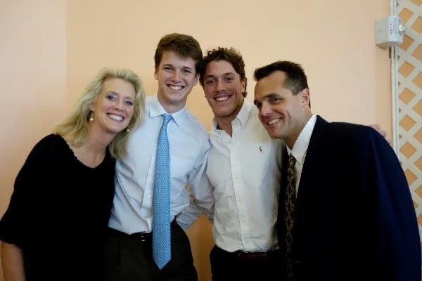  LISA & HER FAMILY
