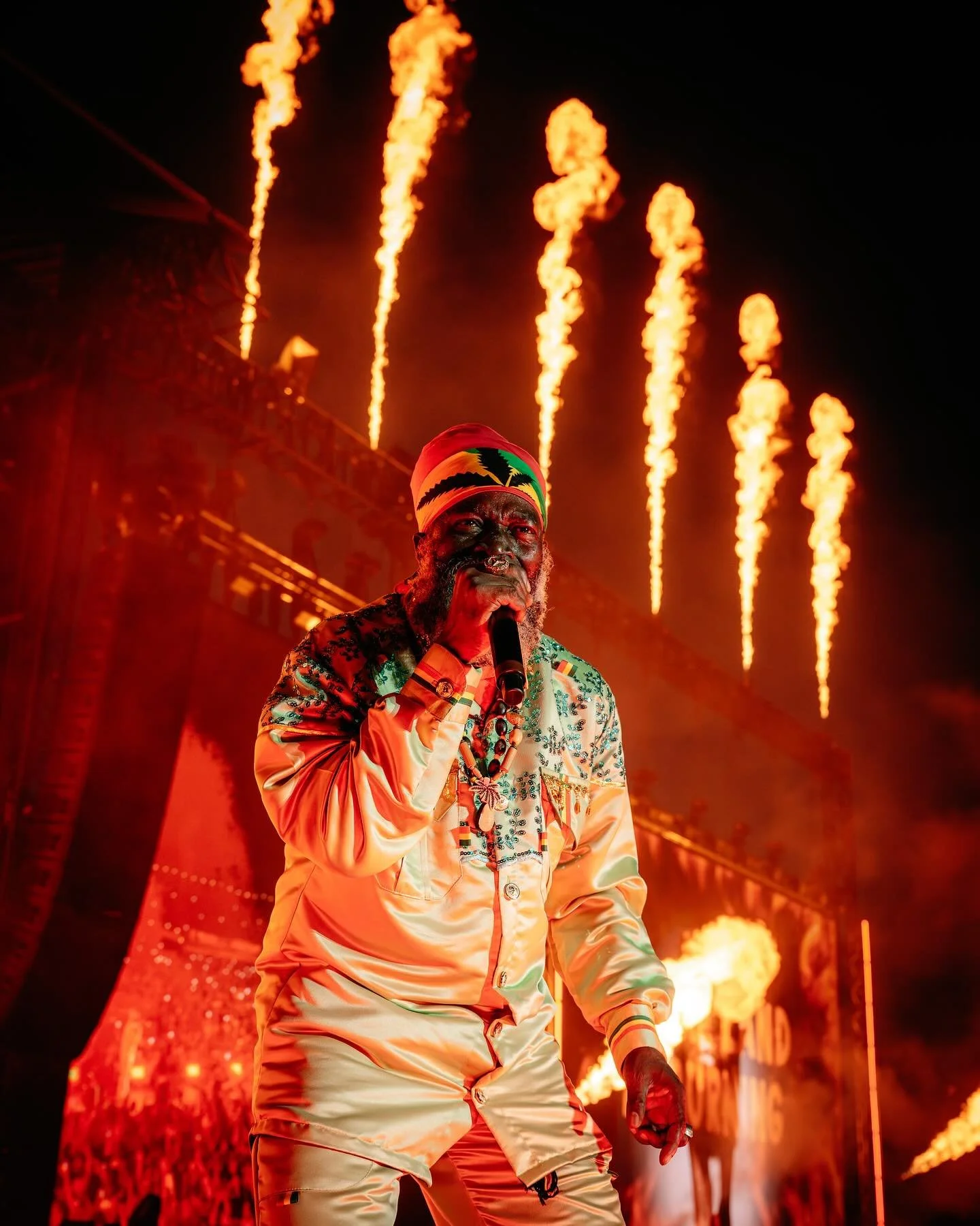One Love 🇯🇲 Thanks for having me @reggaelanduk 
.
.
.
.
@nikoneurope Z9 
.
.
.
.
#musicphotography #musicphotographer #festivalphotographer #festivalphotography #reggaefest #NikonZ9 #musicphotos #reggae #reggaeton #mavado #thegeneral #capleton