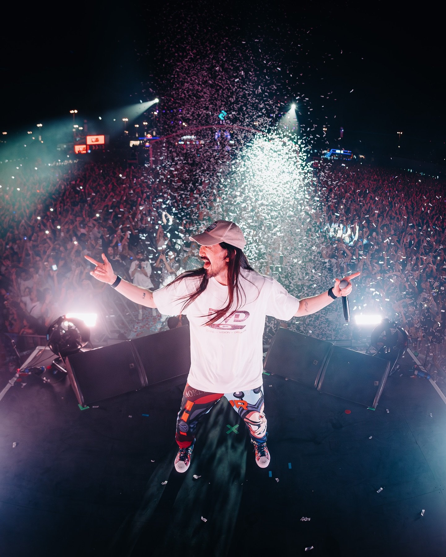 Week away on Aoki Express 👾  @steveaoki 
&bull; ULTRA Taiwan 
&bull; Spooky Halloween HK.
&bull; Untold Dubai 

Had an ace time with the Aoki family shooting across the world for the past week, capturing gym session, hyperbolic recovery sessions, de