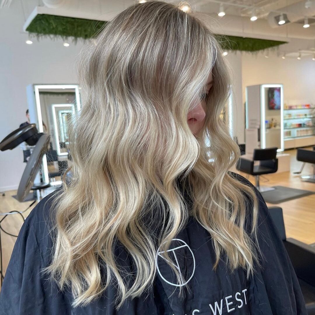 We&rsquo;re obsessed with these Autumn Blondes 🍂✨

At Thomas West Salon, our skilled Hair Stylists are here to redefine your look with on-trend, fall-inspired blondes that demand attention. Whether it's a chic new haircut or a fresh hairstyle, we're