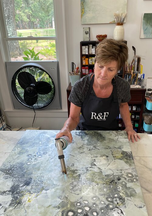 Artist Spotlight: Leslie Giuliani — R&F Handmade Paints