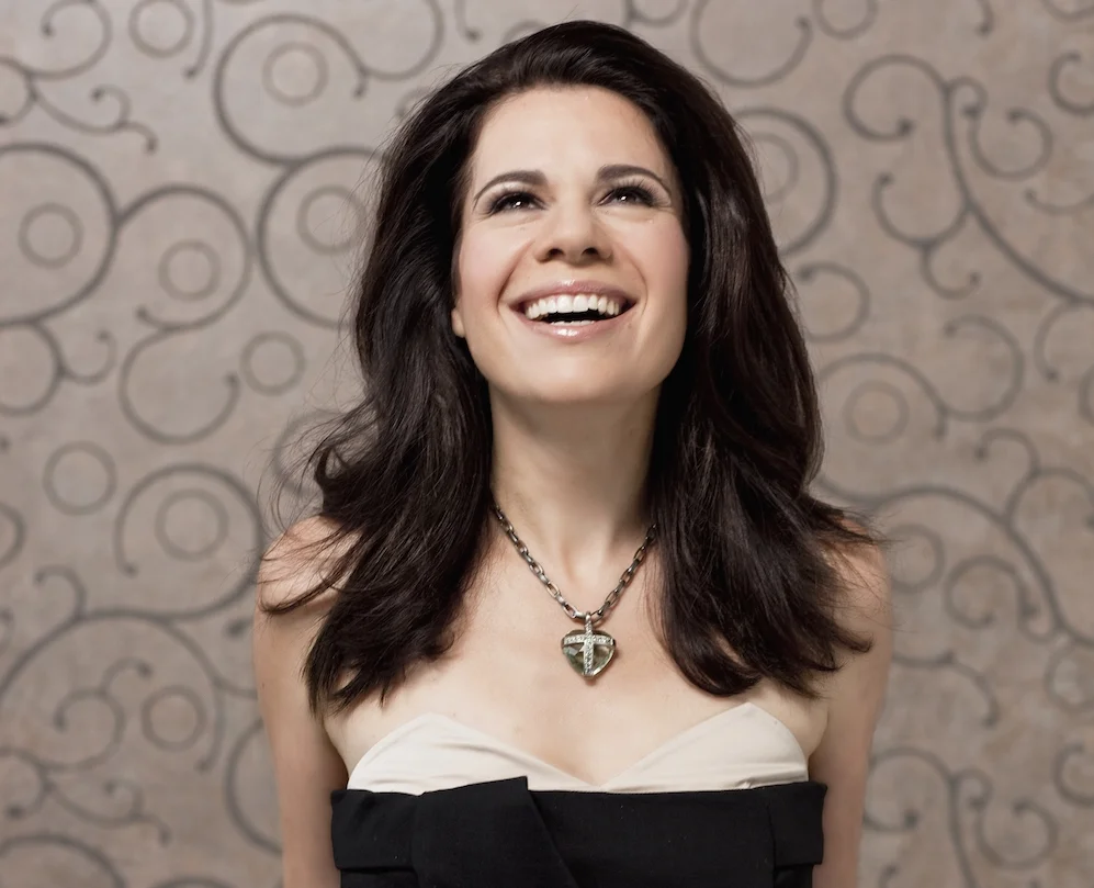Ana María Martínez.jpg