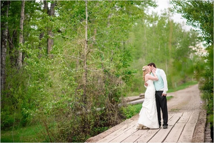 { Amanda &amp; Kyle } Romantic Gallatin River Hideaway Bozeman Montana Wedding
