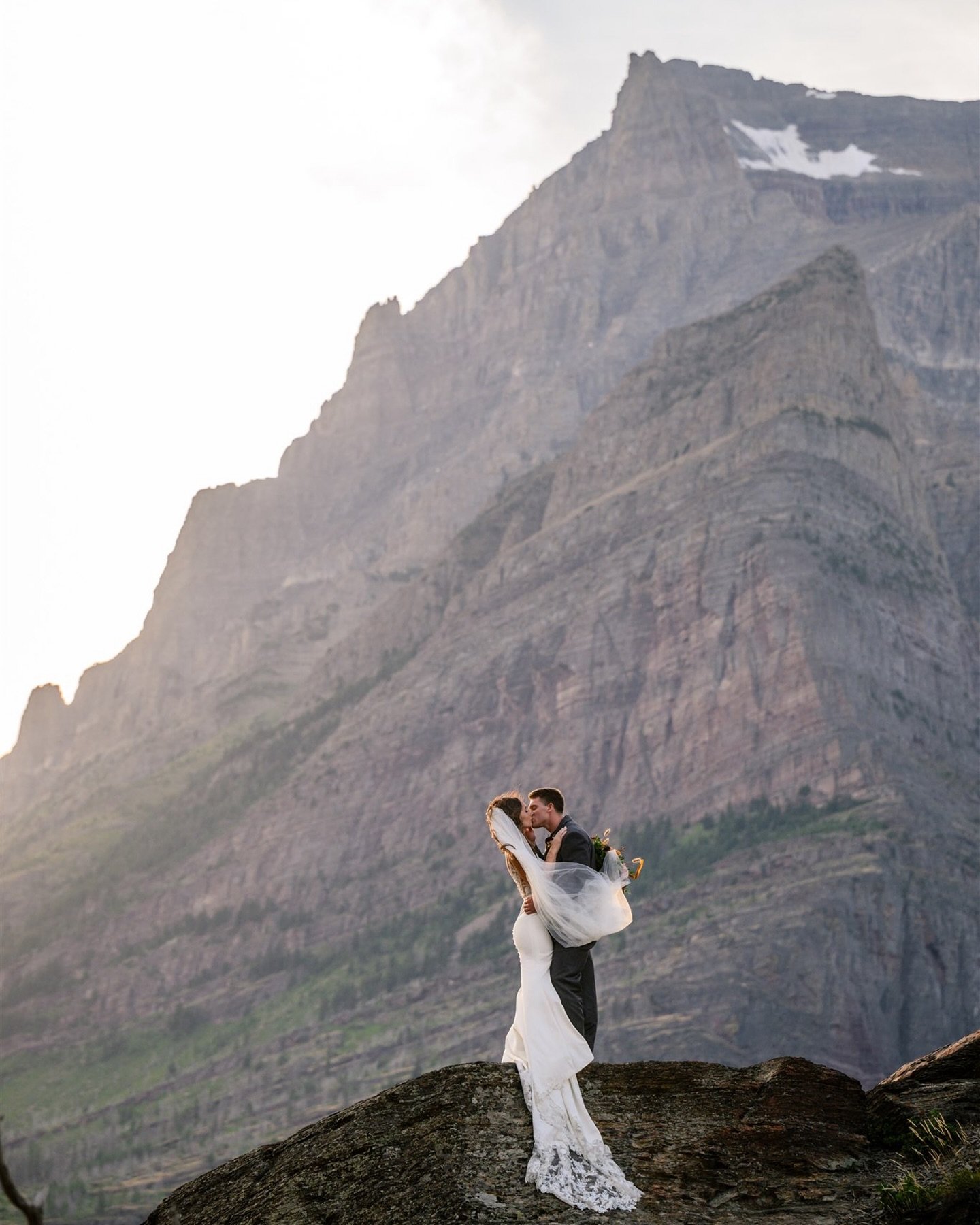 Jordi &amp; John in GNP is a stunning combo. 🕊️☁️🤍 

#GlacierNationalParkElopement #ElopementPhotographer #MontanaElopement #GlacierParkWeddings #AdventureElopements #MountainElopements #ElopementInspiration #DestinationElopement #GlacierNationalPa