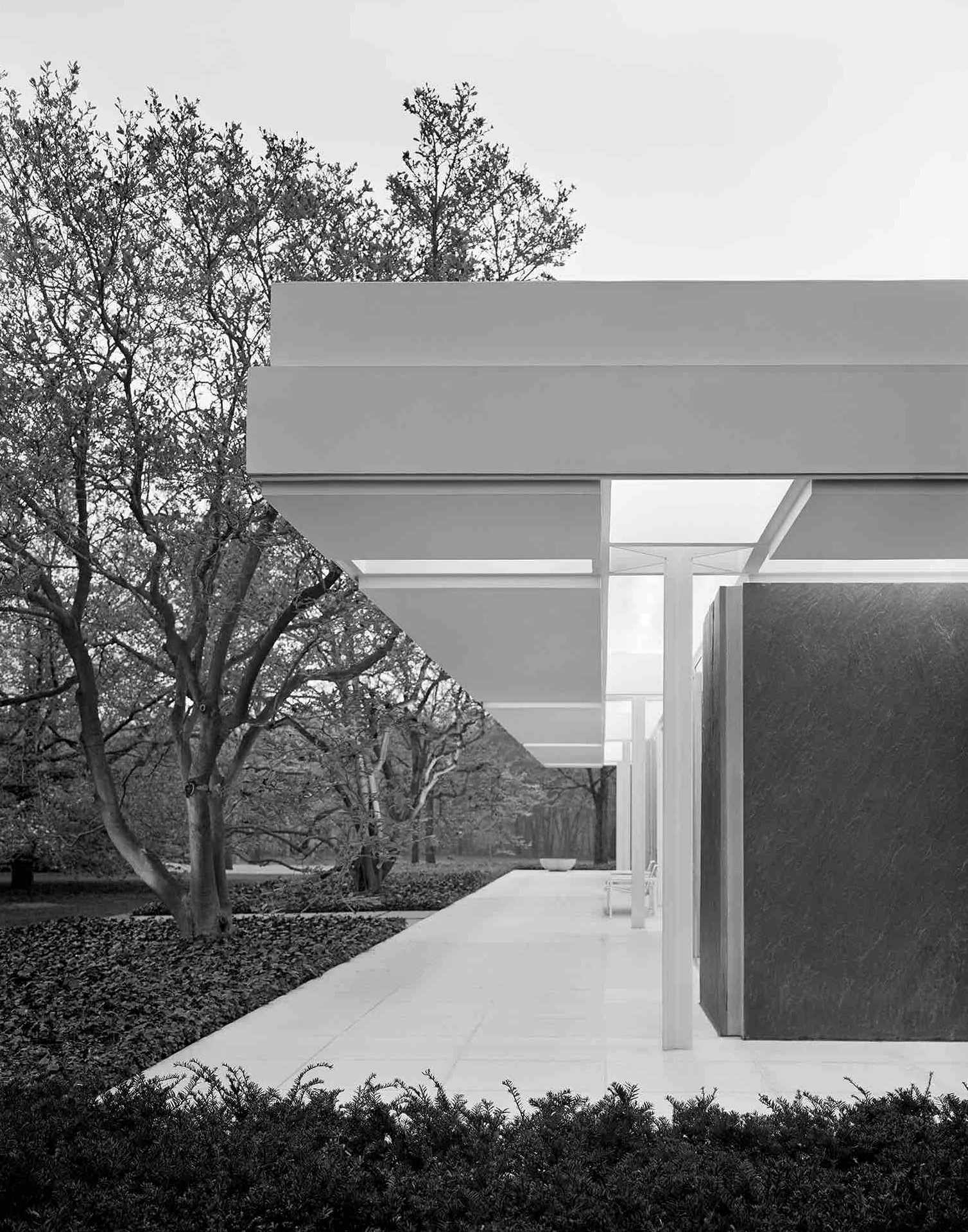 Eero Saarinen, The J. Irwin and Xenia Miller House (Columbus, IN) 1957