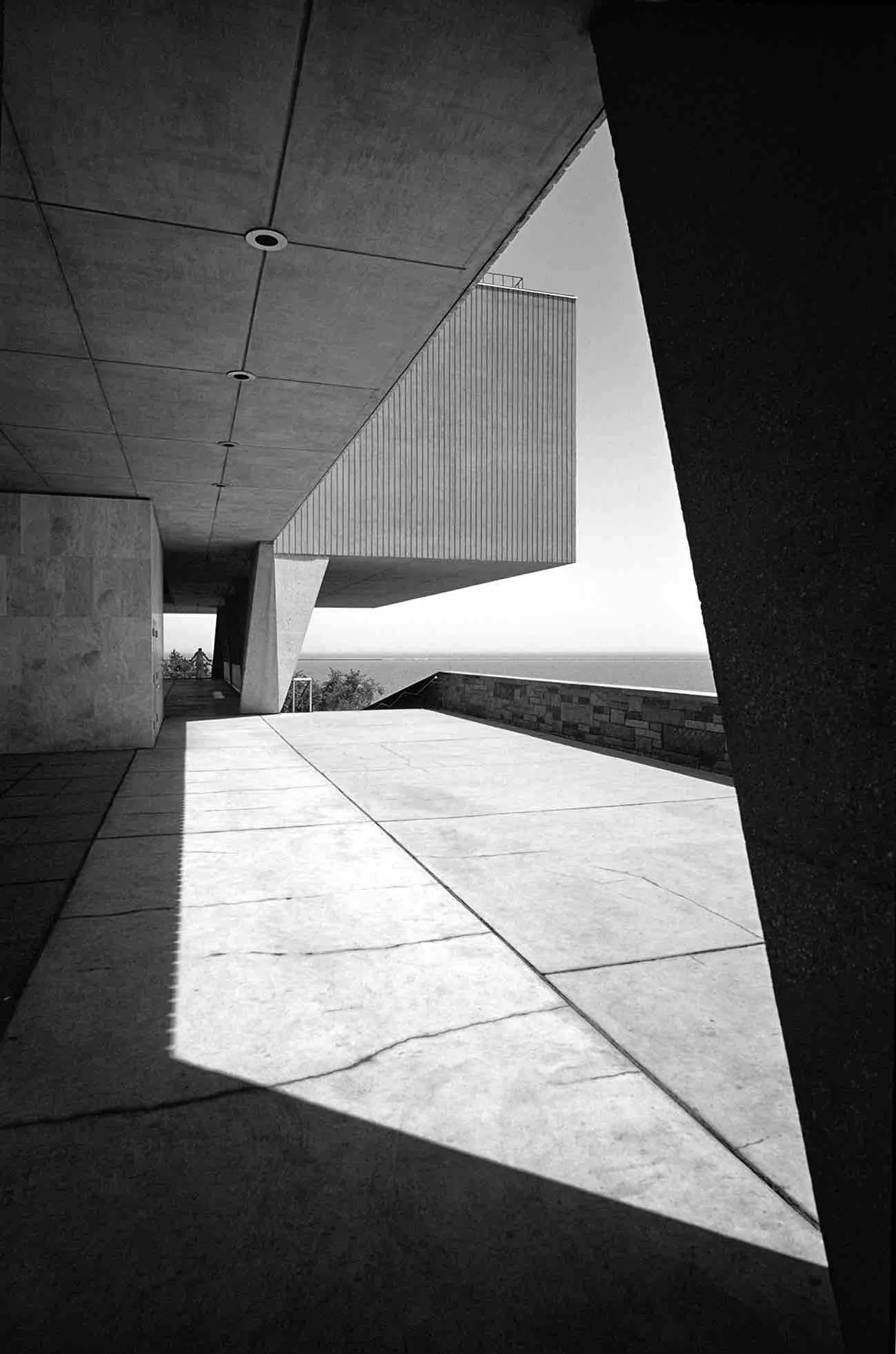 Eero Saarinen, Milwaukee County War Memorial (Milwaukee, WI) 1957