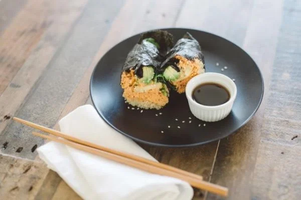 ÁLE BY ALESSANDRA: Spicy Salmon Nori Wrap