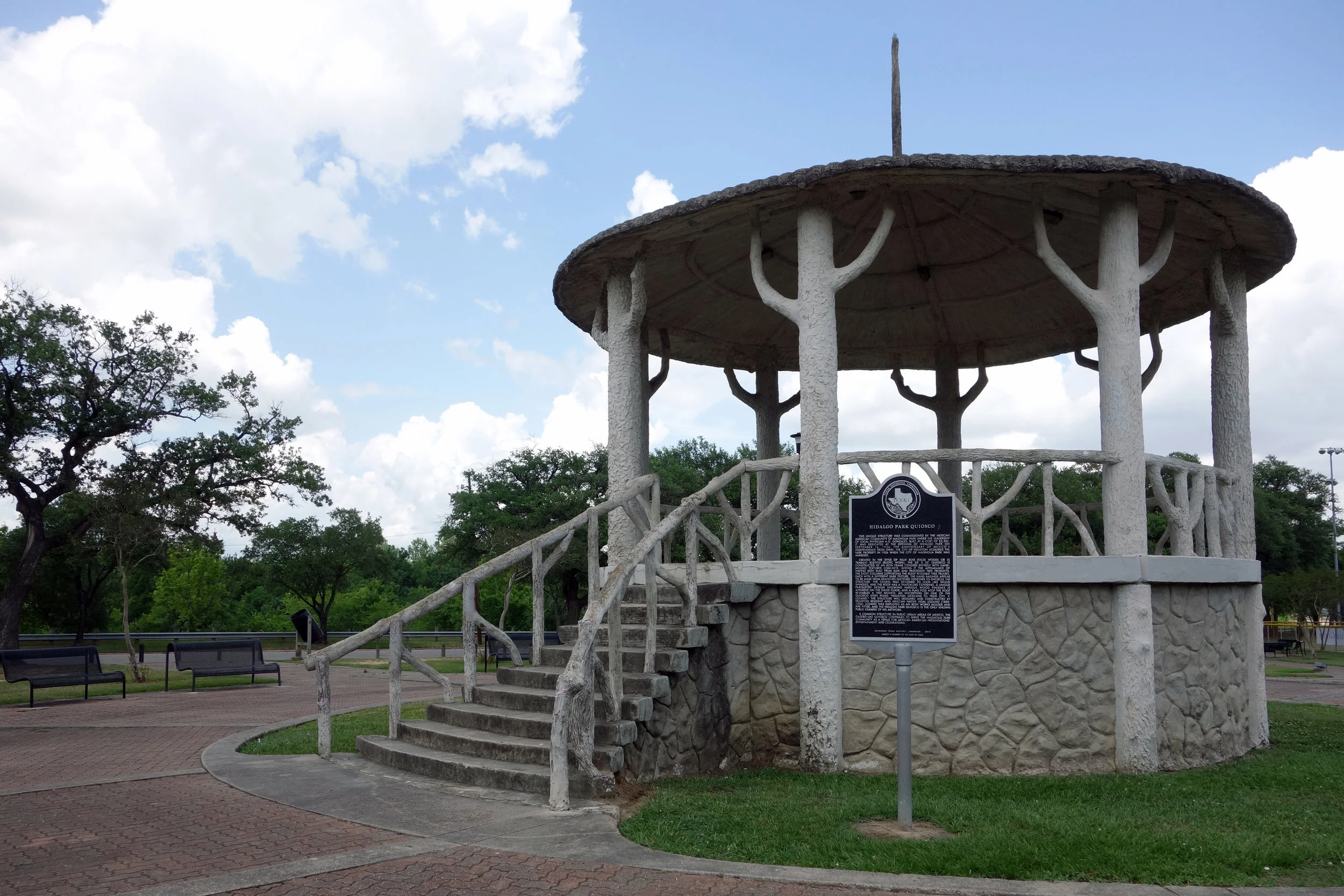 The quiosco, dedicated in the 1930s, remains the centerpiece of Hidalgo Park. The quiosco is now a Recorded Texas Historic Landmark and a City of Houston Protected Landmark.