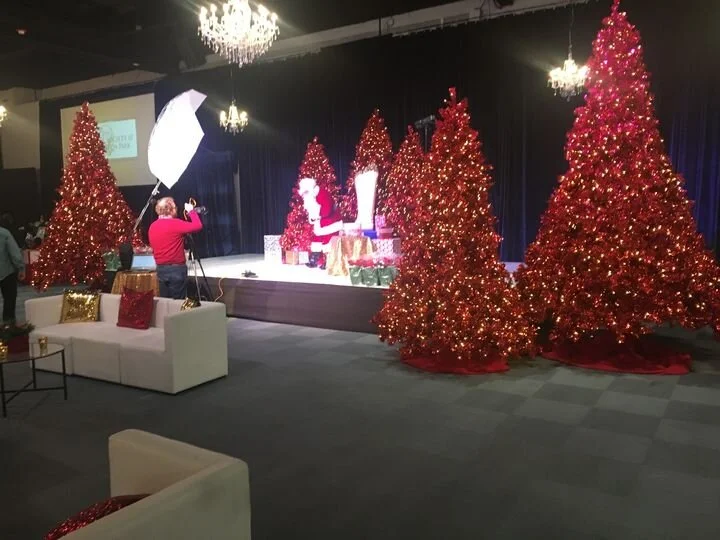 PICTURES WITH SANTA AT THE BALLROOM AT BAYOU PLACE