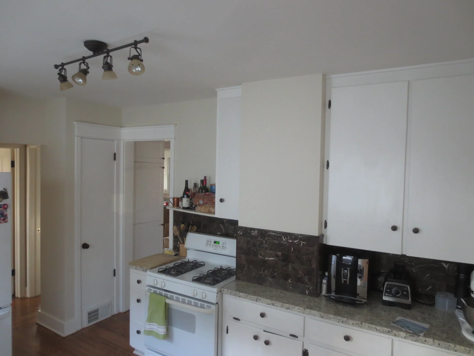 Kitchen Dining Room 01 Before.JPG