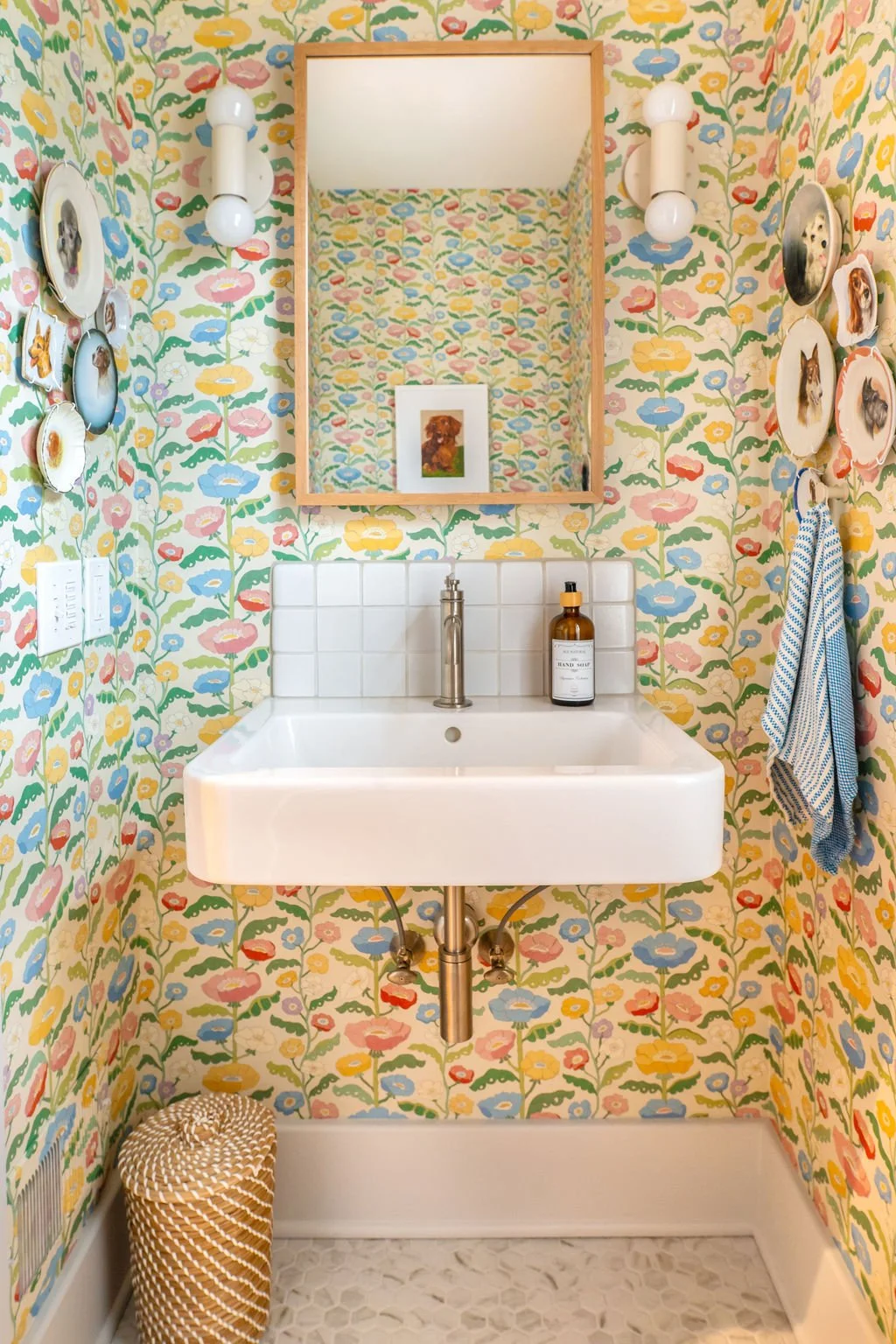 floral-wallpaper-powder-room.jpg.jpg