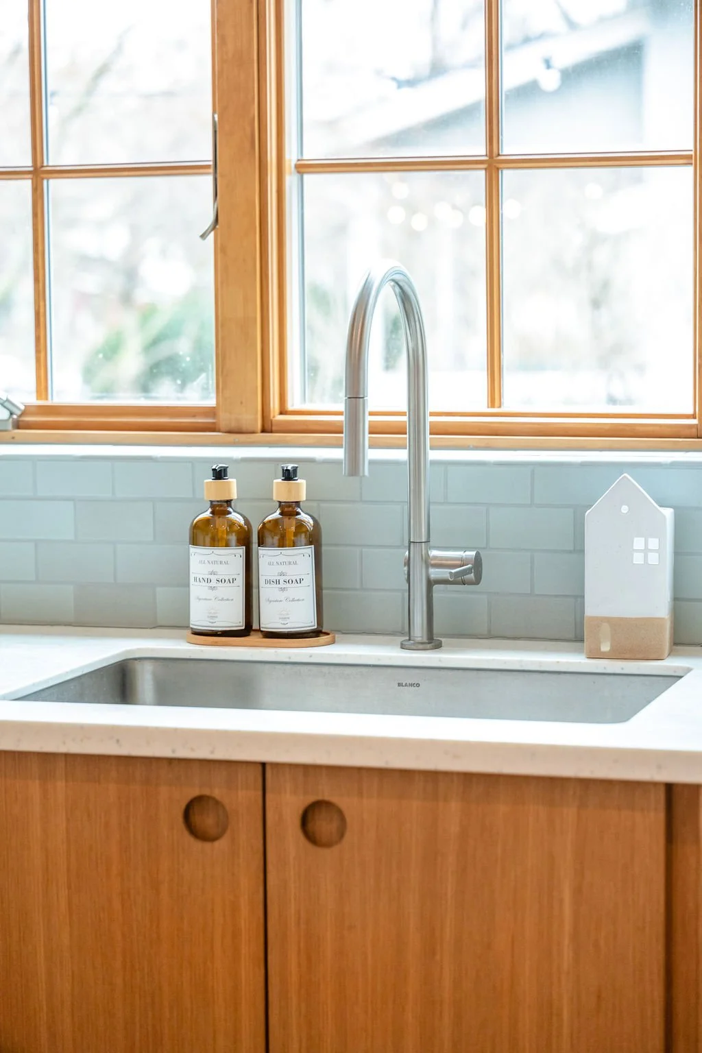 modern-kitchen-sink-quartz-countertop.jpg.jpg