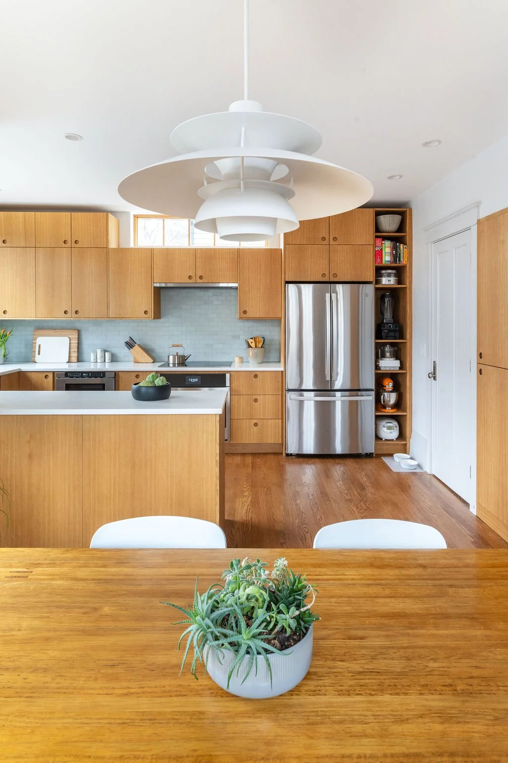 100_108 mid-century-dining-table-in-open-kitchen-plan.jpg.jpg
