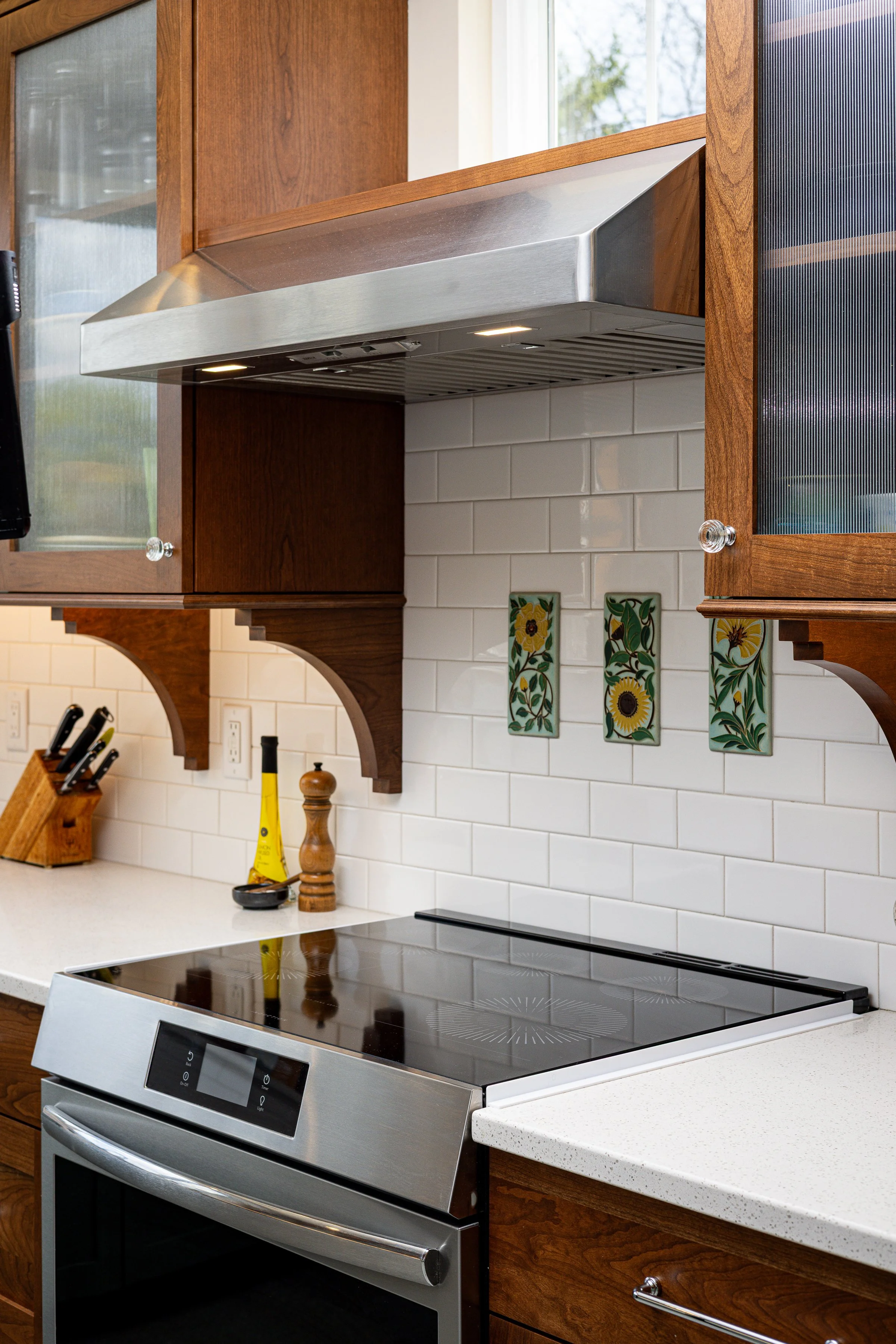 motawi-accent-tiles-backsplash-induction-range.jpg.jpg