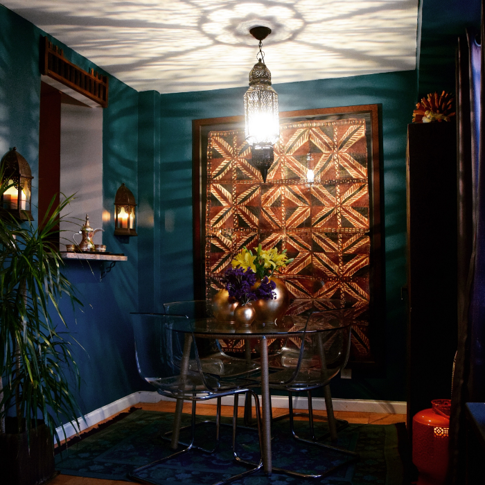 Dining Area by Helen Hamblin Designs: A big and bold piece of art adds drama to any room.