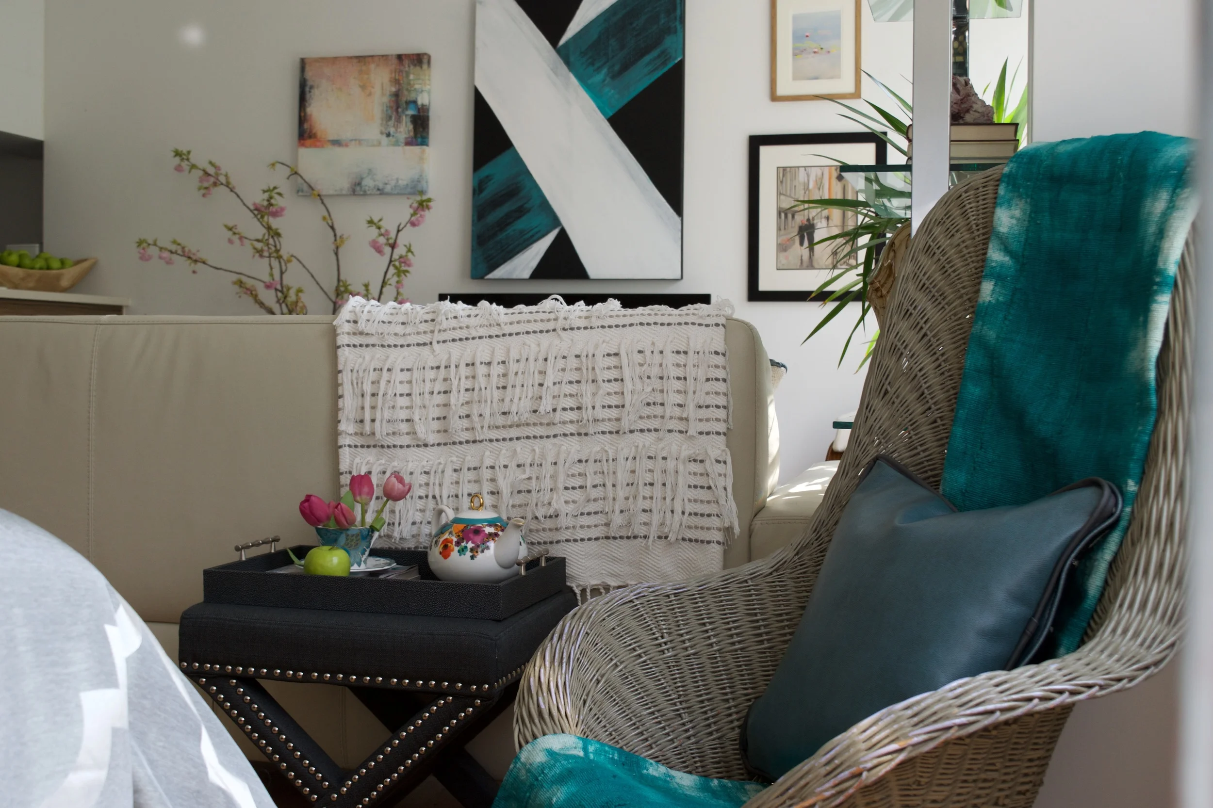 Studio Apartment, Feminine Design and Decor