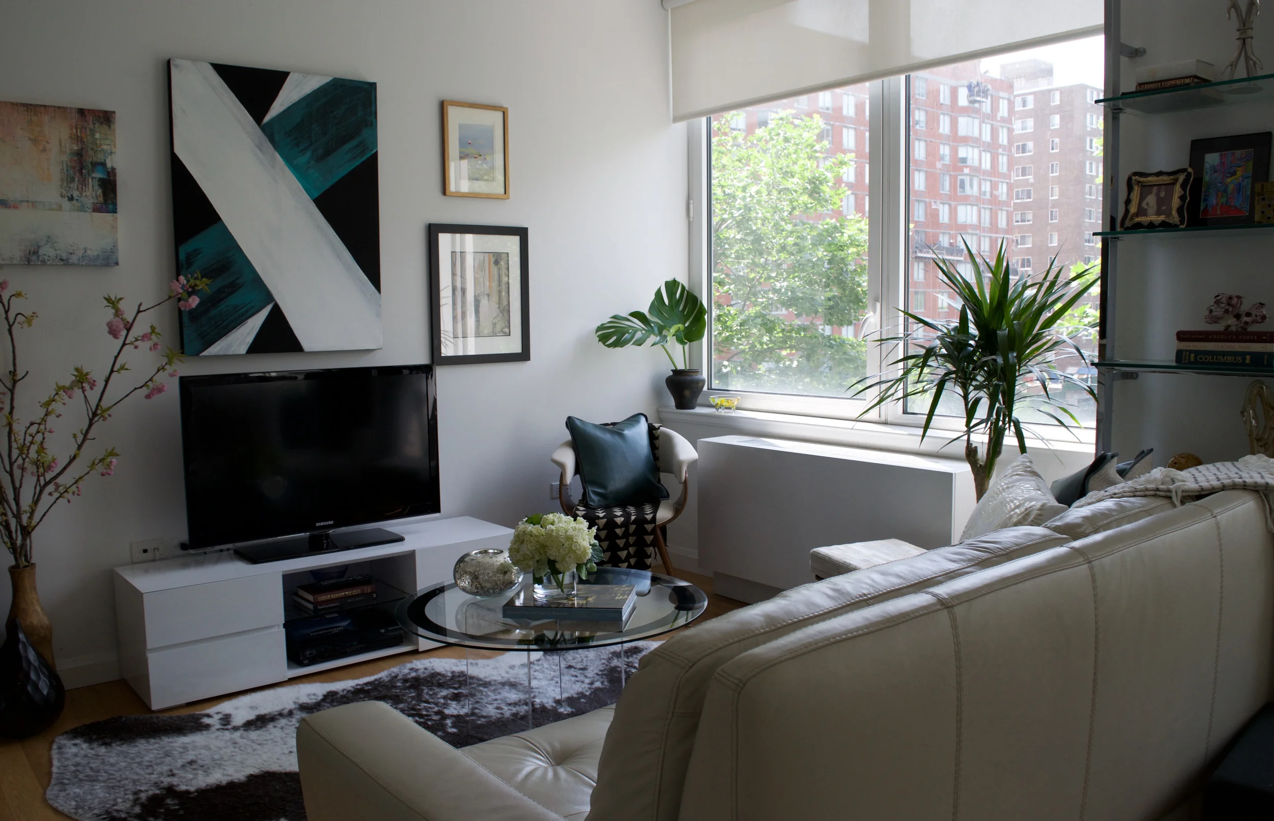 Studio Apartment, Feminine Design and Decor