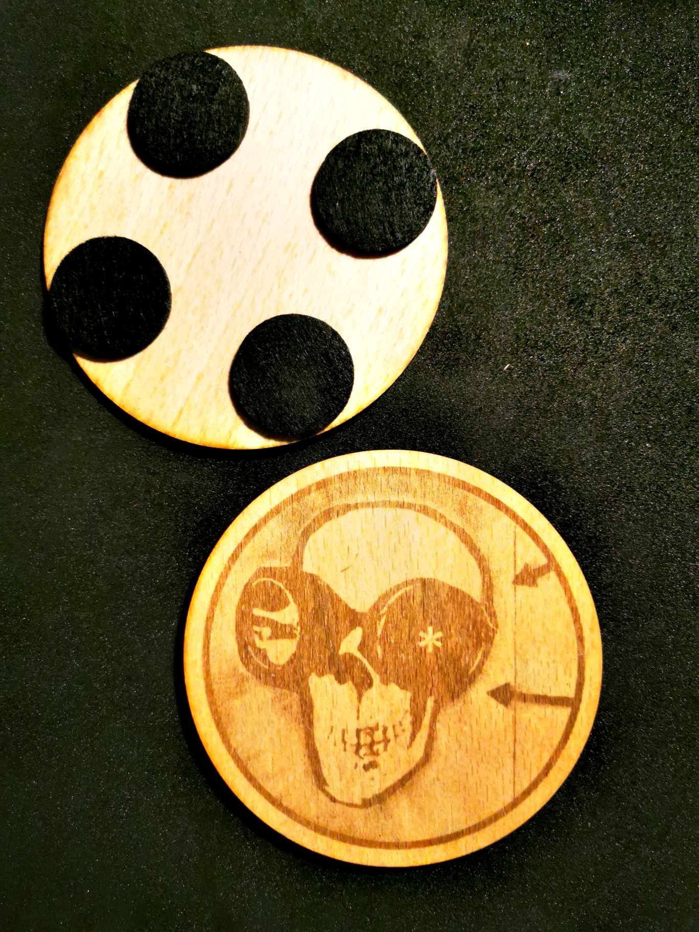  Mug coaster (Skull). 