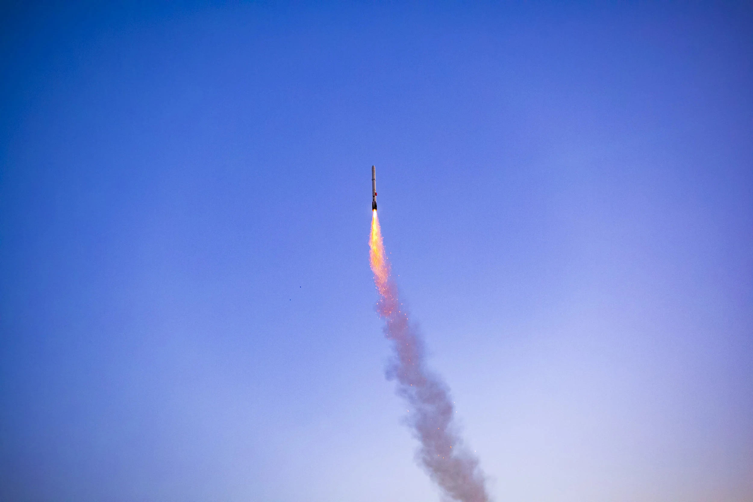 The Signal R2 flight computer passes the user-error test. The vehicle rights itself within moments of liftoff, even with a misaligned vectoring mount