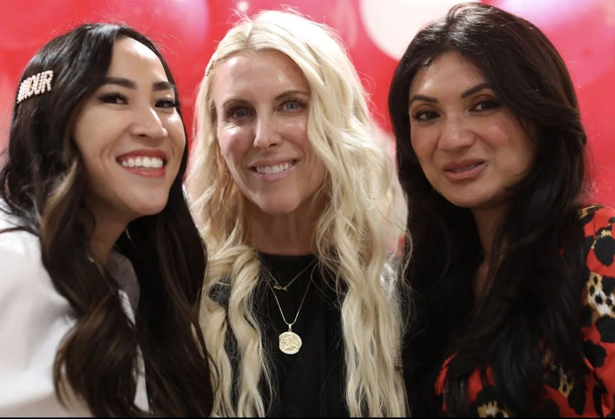 Post peel, no makeup and sandwiched between these beauties who are even MORE enchanting on the inside!