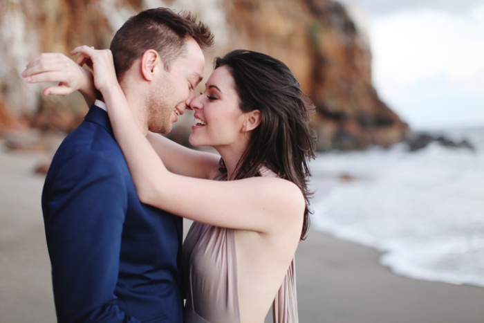 malibu southern california engagement photography oceanside cliff sunflower field