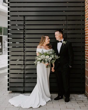 some fun little moments from last weekend. I loved @avenuegreenville and was VERY obsessed with @markkintzeldesign florals for the day.