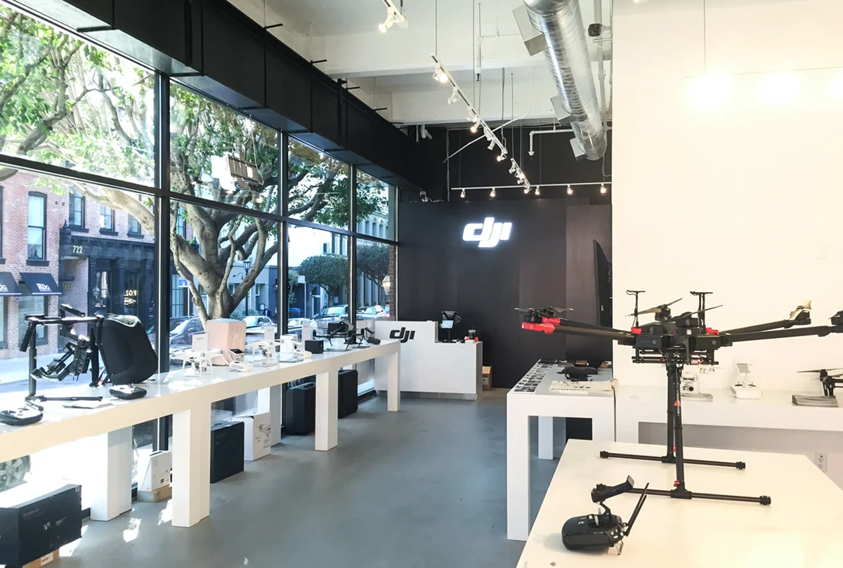 LEASED | 735 MONTGOMERY ST | 2,461 SF RETAIL | MAGIC SKY USA