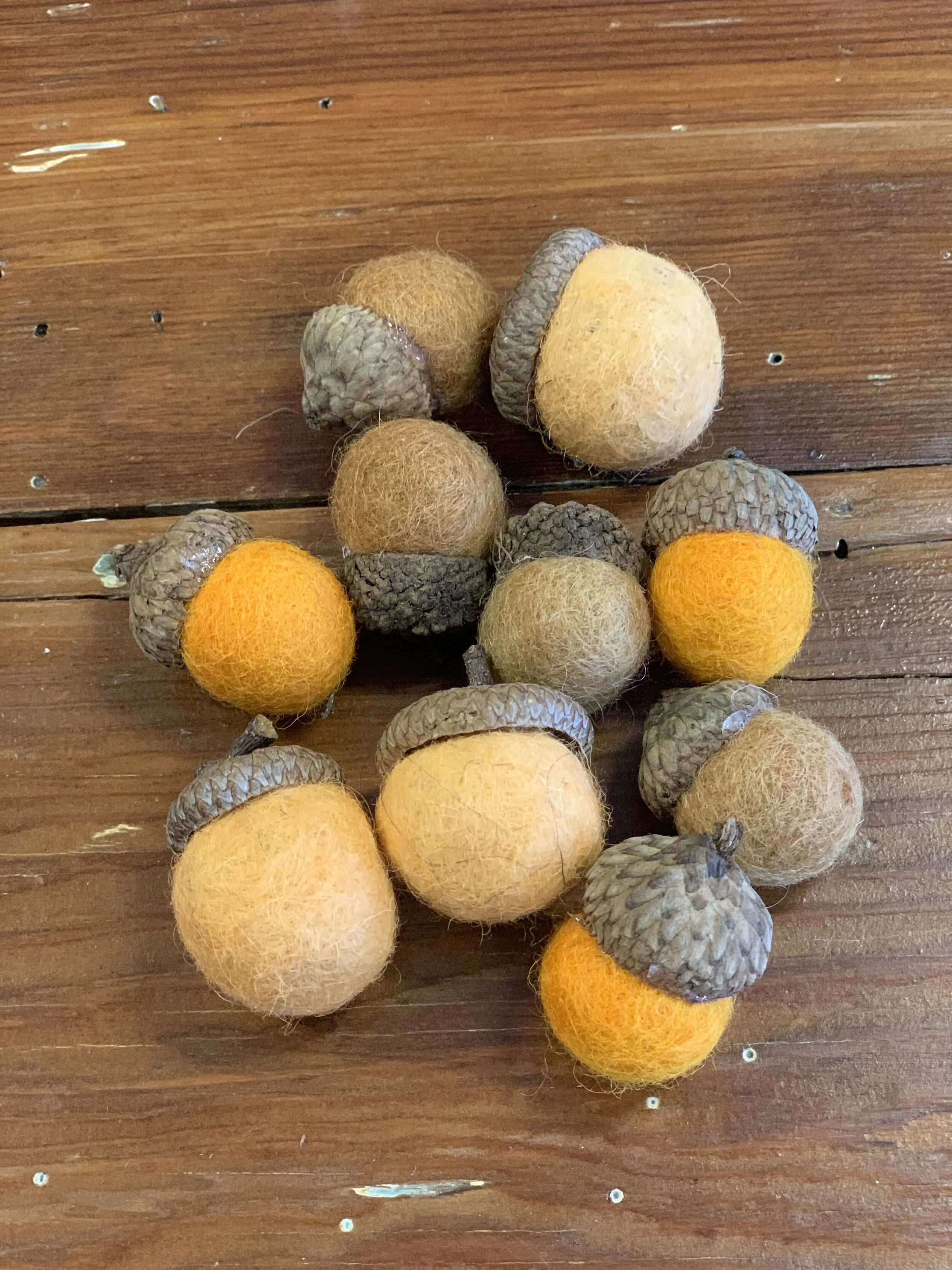Maker Mamas and {DIY} Felted Acorn Tutorial