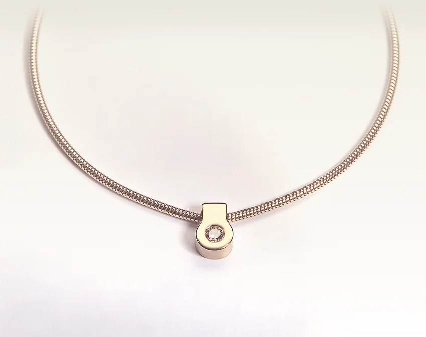 Halsschmuck in Gelbgold mit Brillant