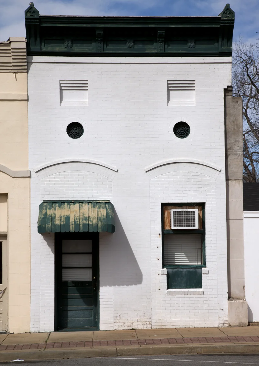 94_Eyebuilding.jpg