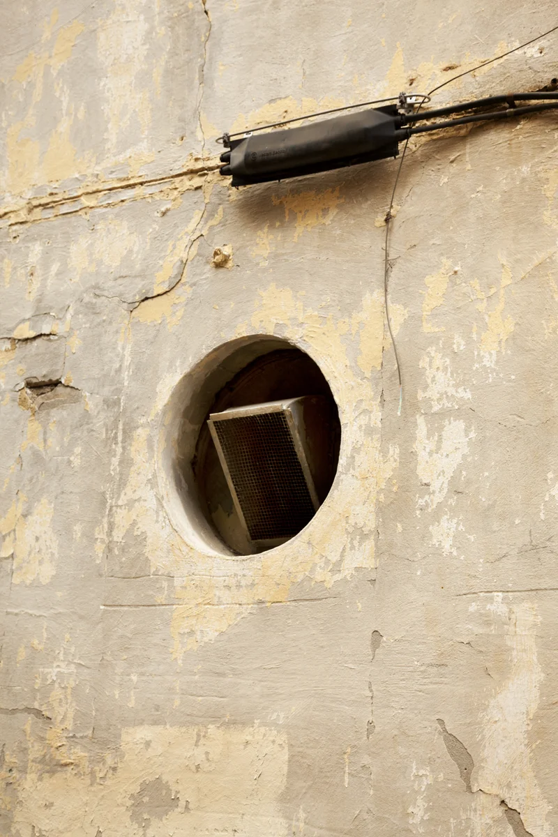 9992_round hole.jpg