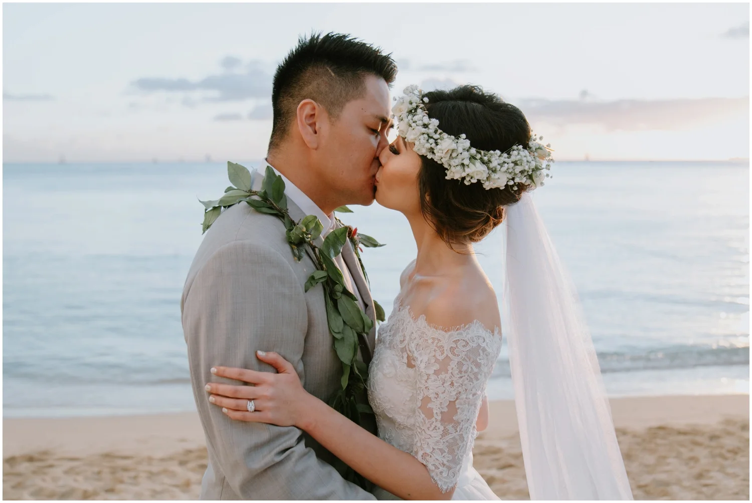 Honolulu Hawaii Wedding, Honolulu Hawaii Wedding Photographer, Cafe Julia Wedding in Hawaii, Hawaii Wedding Photographer, Hawaii Wedding Photos, Hawaii Elopement, Honolulu Photographer