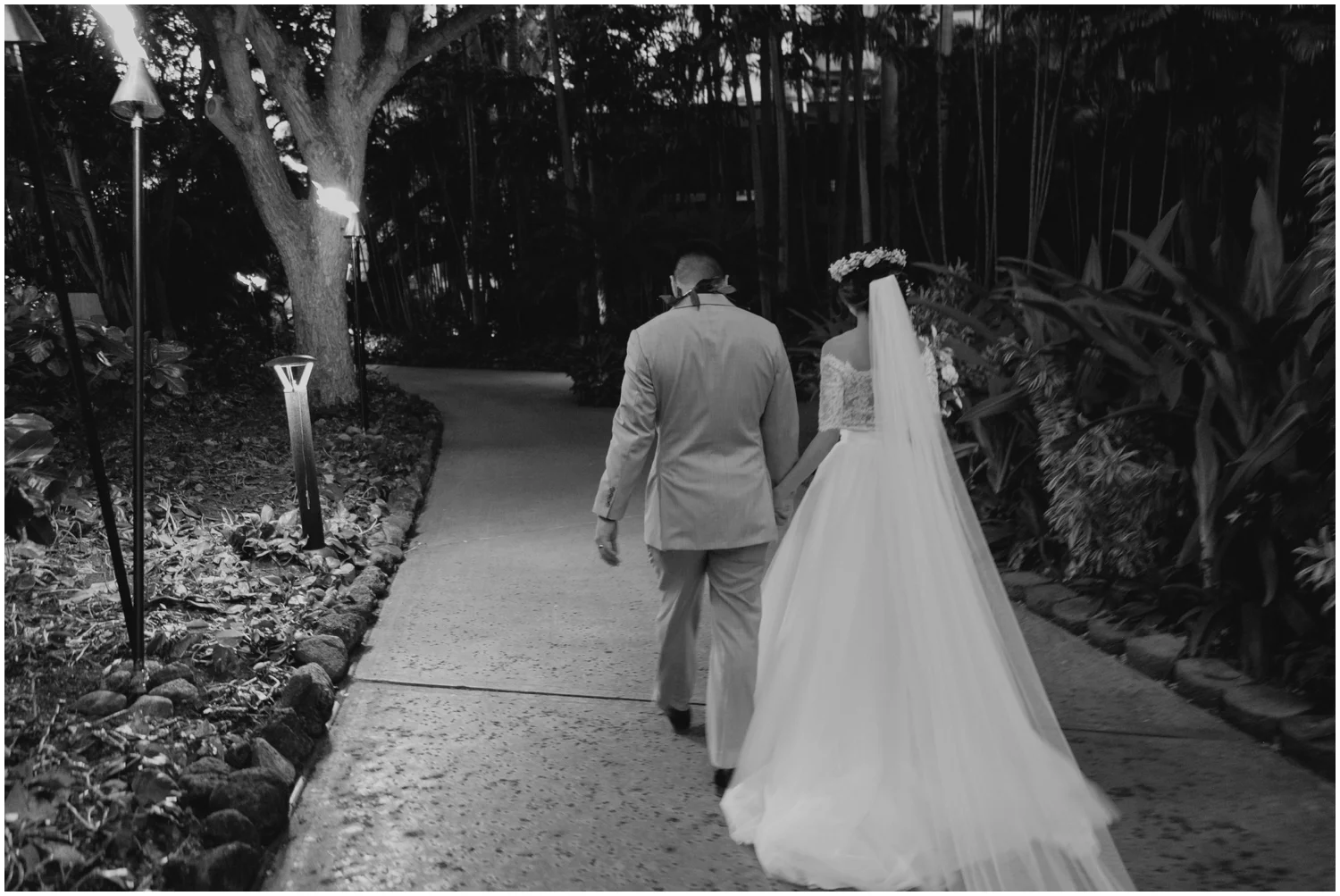Honolulu Hawaii Wedding, Honolulu Hawaii Wedding Photographer, Cafe Julia Wedding in Hawaii, Hawaii Wedding Photographer, Hawaii Wedding Photos, Hawaii Elopement, Honolulu Photographer