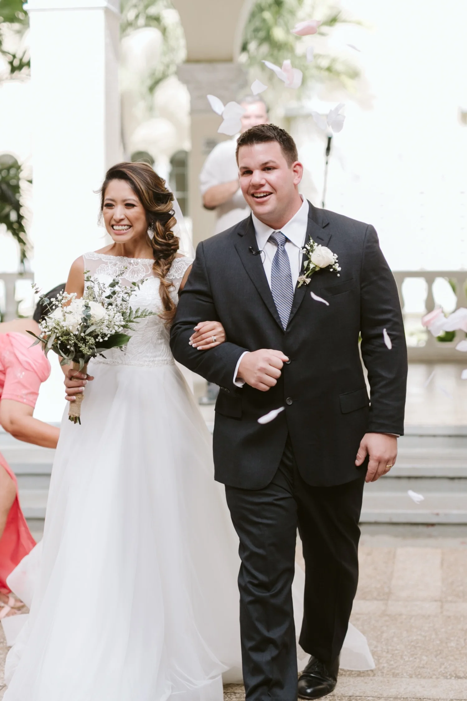 Julia_Groom_Hawaii_Ceremony_Bride_Honolulu_Cafe_Wedding.jpg