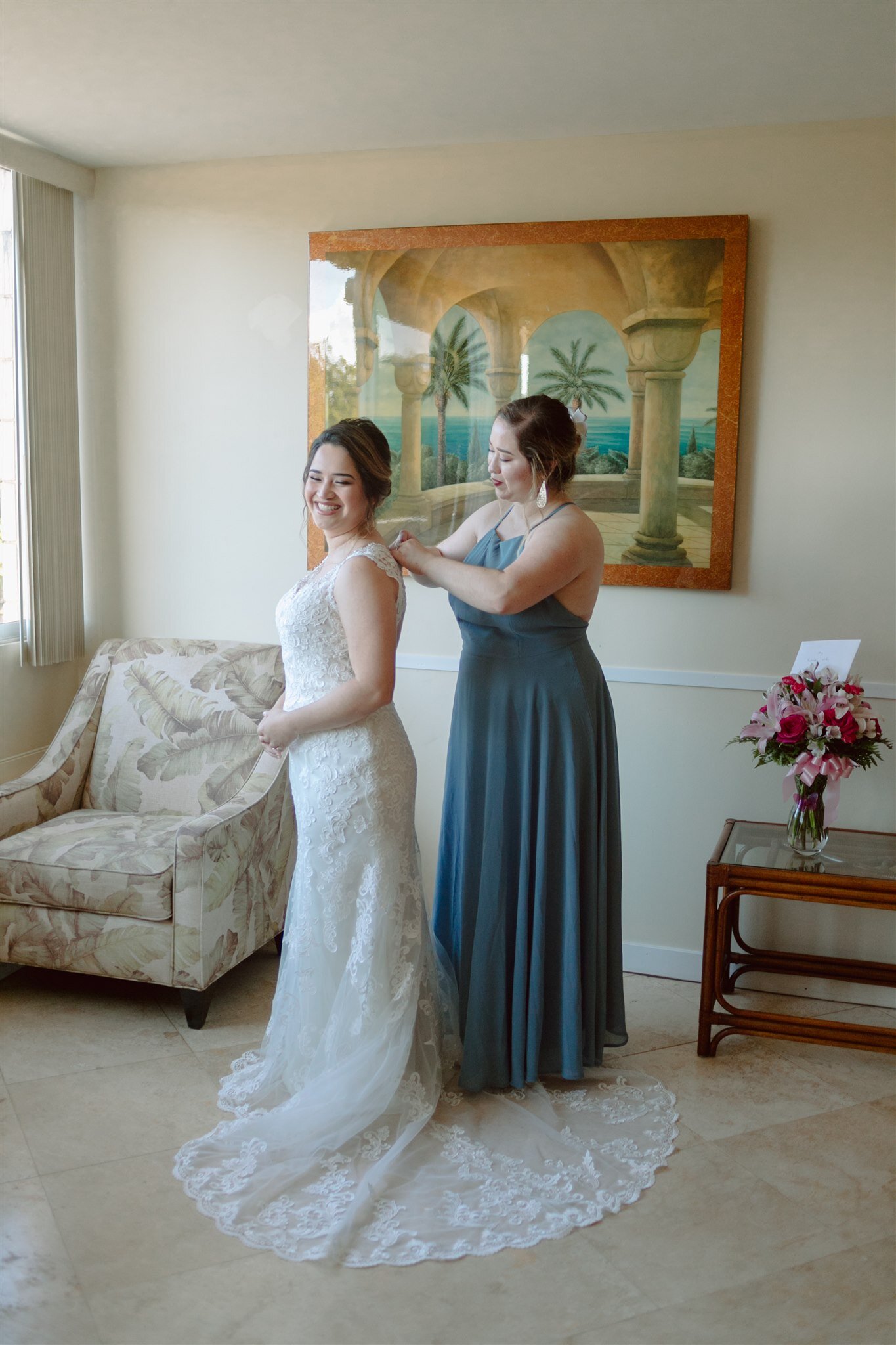 maui-wedding-bride-getting-ready-bridesmaids