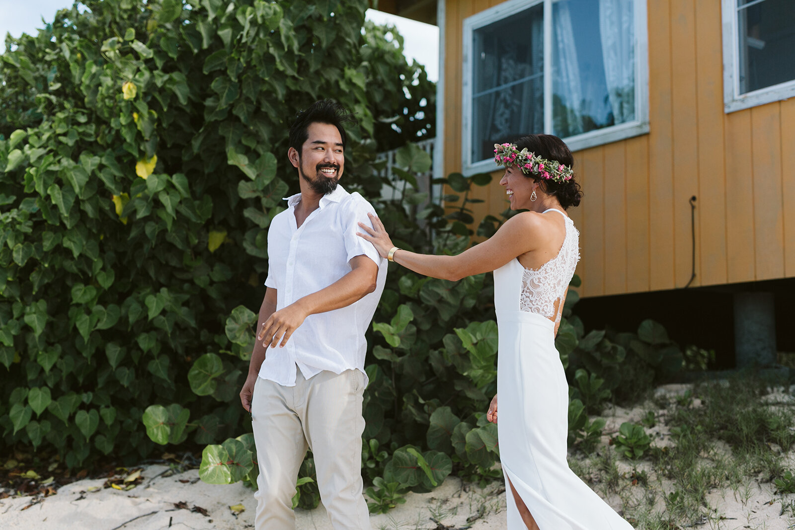 Mokuleia-North-Shore-Hawaii-Beach-House-Wedding-first-look