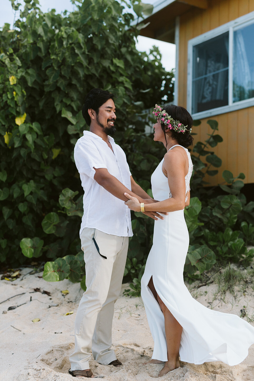 Mokuleia-North-Shore-Hawaii-Beach-House-Wedding-first-look
