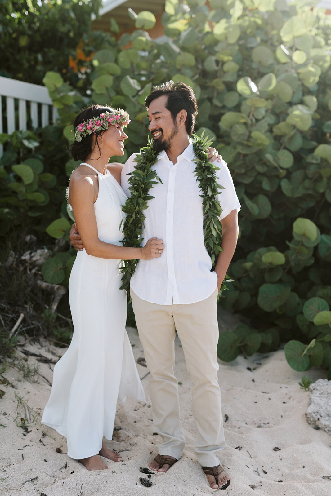 Mokuleia-North-Shore-Hawaii-Beach-House-Wedding-bride-groom-portraits