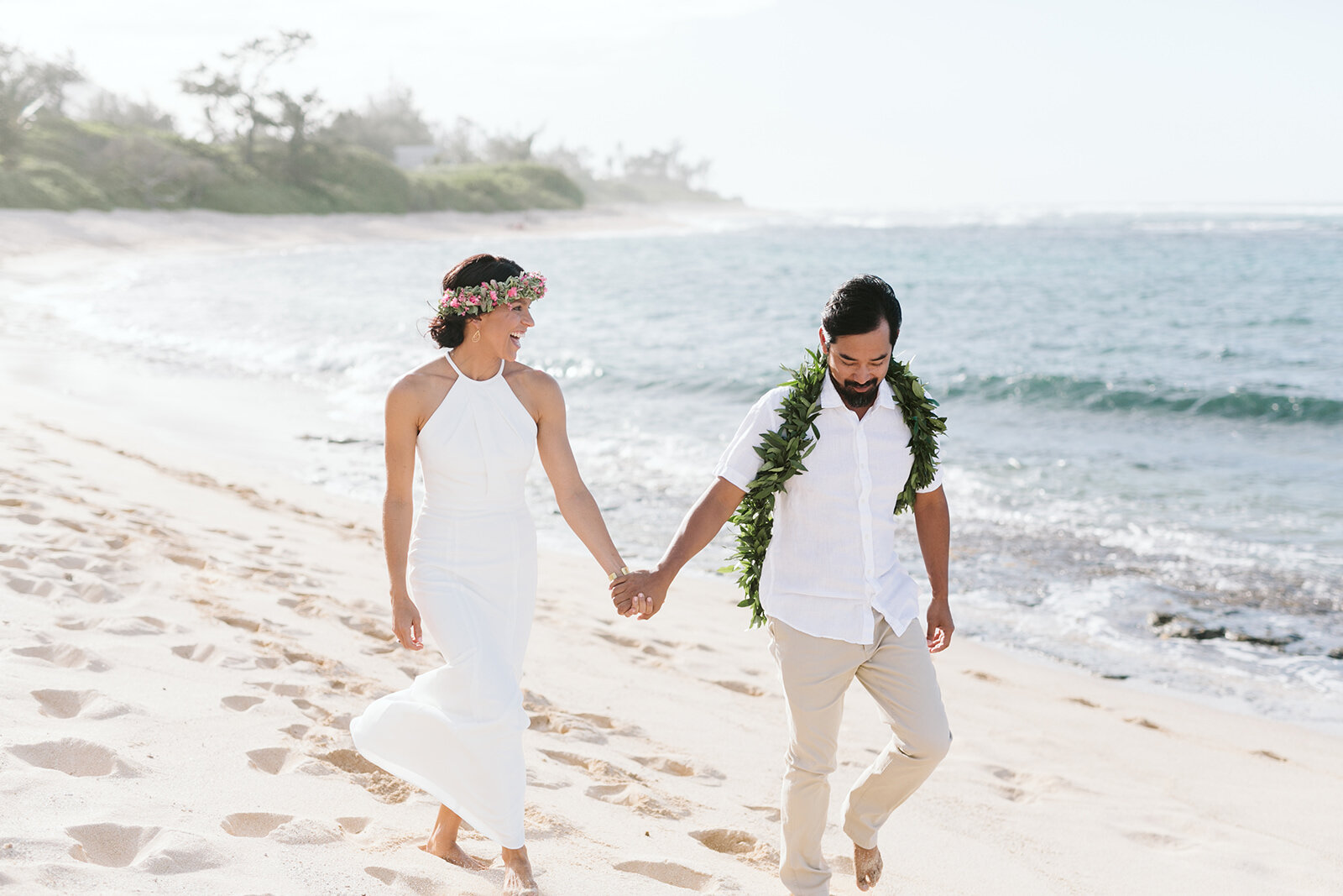 Mokuleia-North-Shore-Hawaii-Beach-House-Wedding-bride-groom-portraits