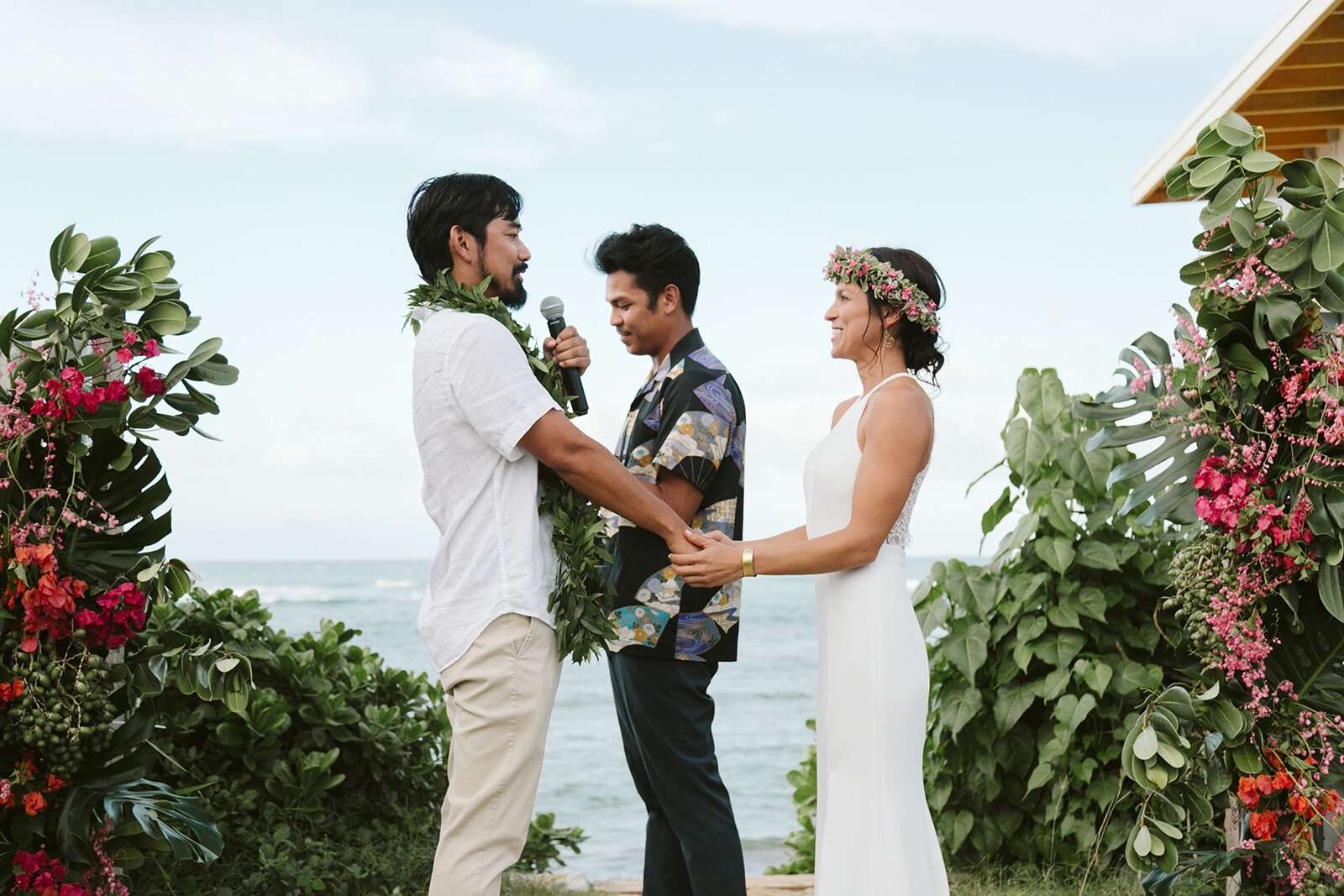 Mokuleia-North-Shore-Hawaii-Beach-House-Wedding-ceremony
