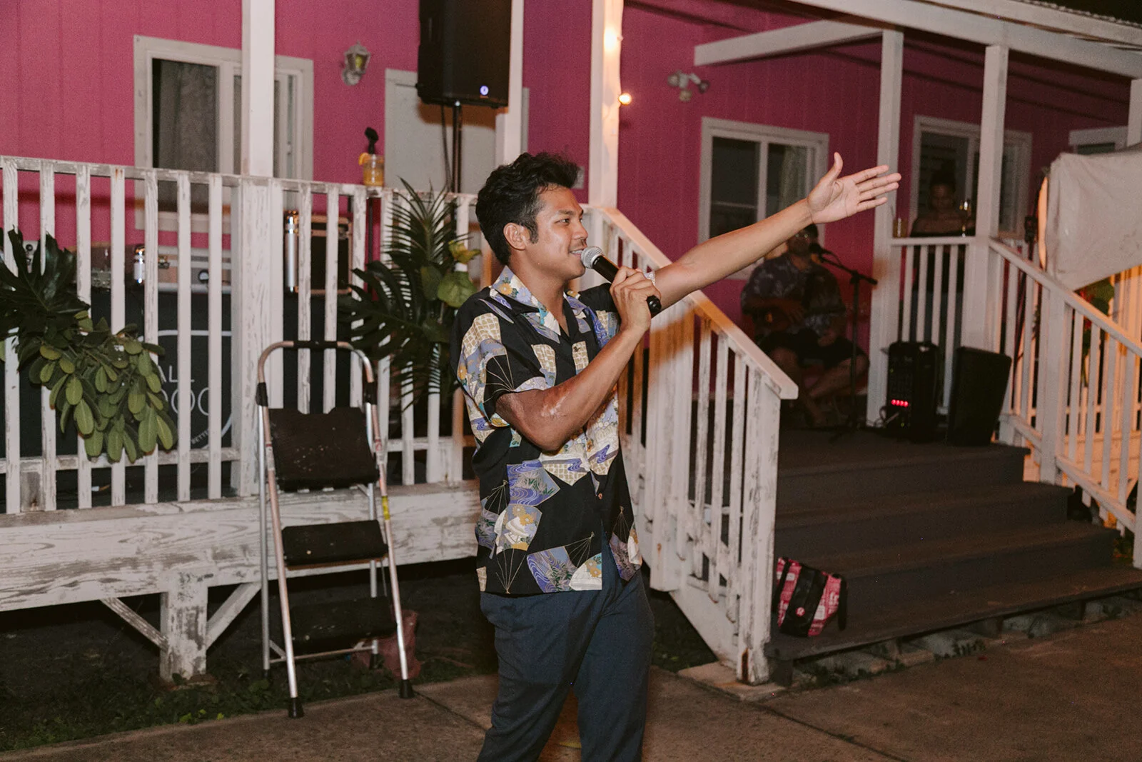 North-Shore-Hawaii-Mokuleia-Beach-House-Wedding-rayton-lamay.jpg