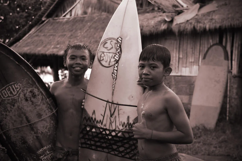 littlesurfers.jpg