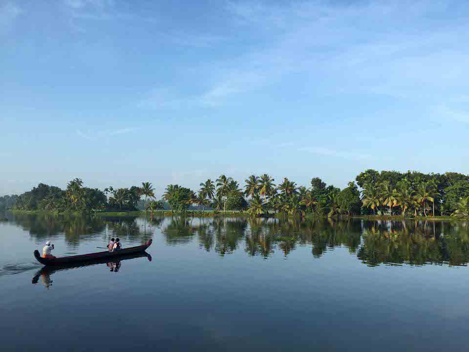 paddling.jpg