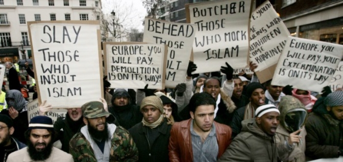 Muslims Protesting before Danish Embassy in London (2006)