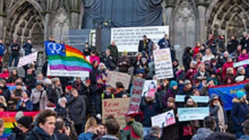 German ‘flashmob’ protesting Islamic atrocities in Cologne (© Raimond Spekking)
