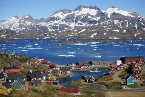 barni1-tasiilaq-892503_1920-500x333.jpg