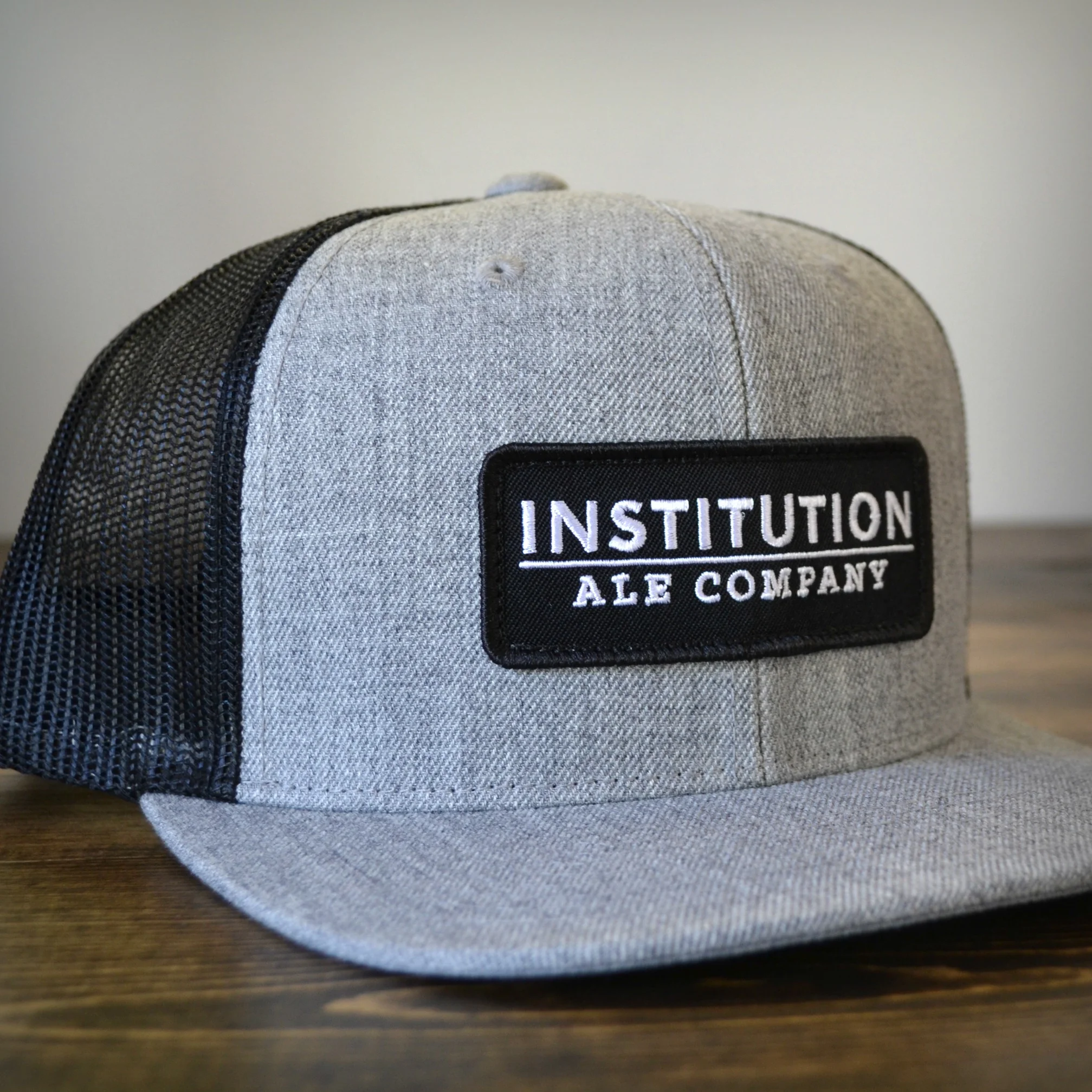 Institution hat