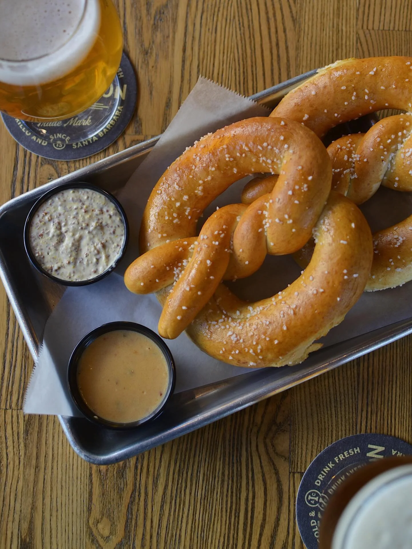 Soft pretzels, baked fresh daily and made for a pint of cold beer. Cheers to Friday 🍻🥨!

#InstitutionAleCoSb #StateStreet